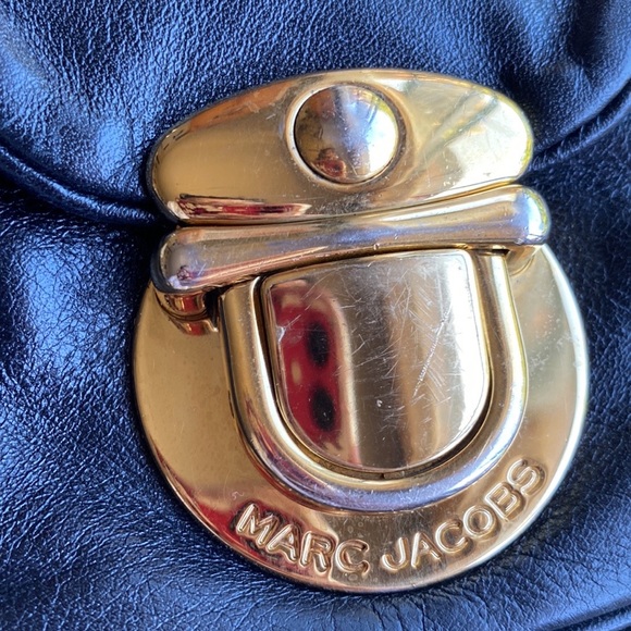 Marc Jacobs soft black leather handbag. Duel Cross body / shoulder handbag. - Picture 9 of 9